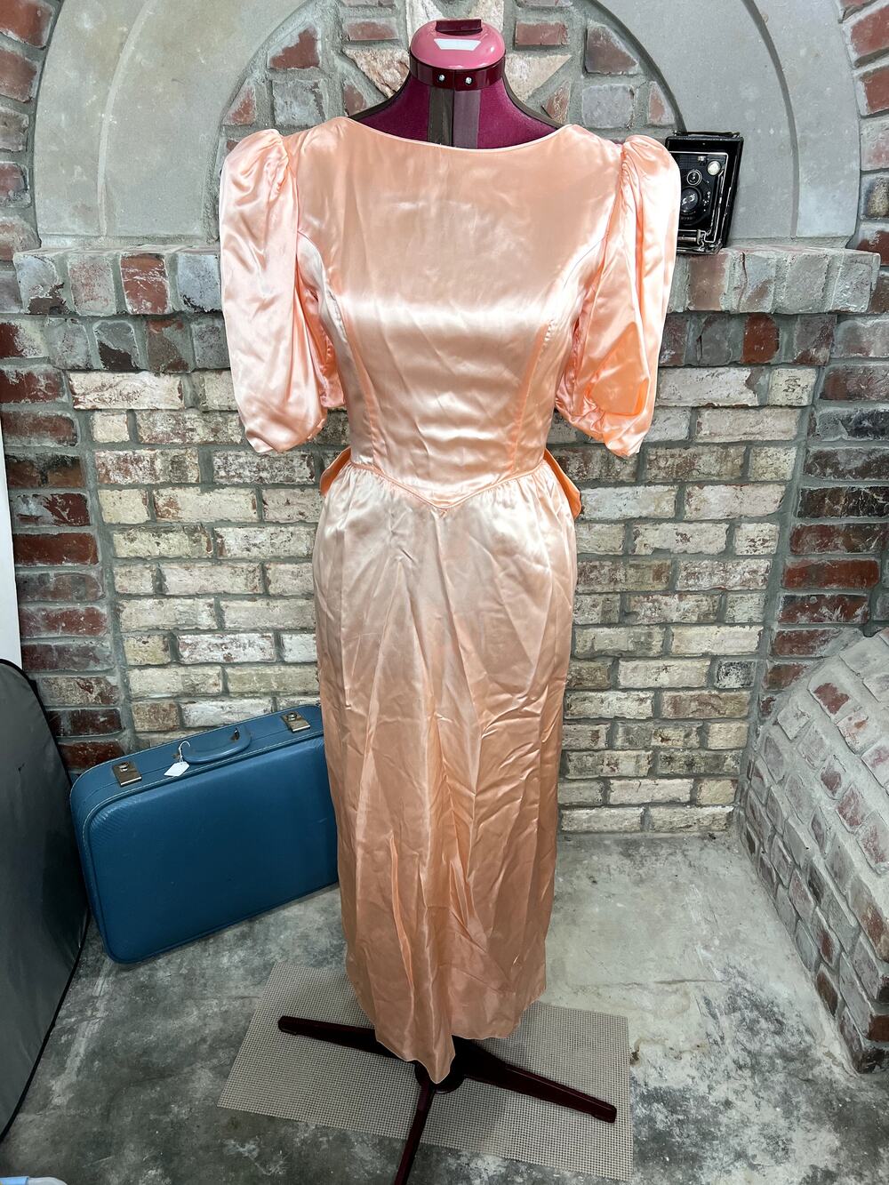 Formal dress puff sleeves big bow vintage 1980s peach